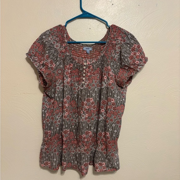 Izod Floral Blouse with Red and Gray Accents - Picture 1 of 8